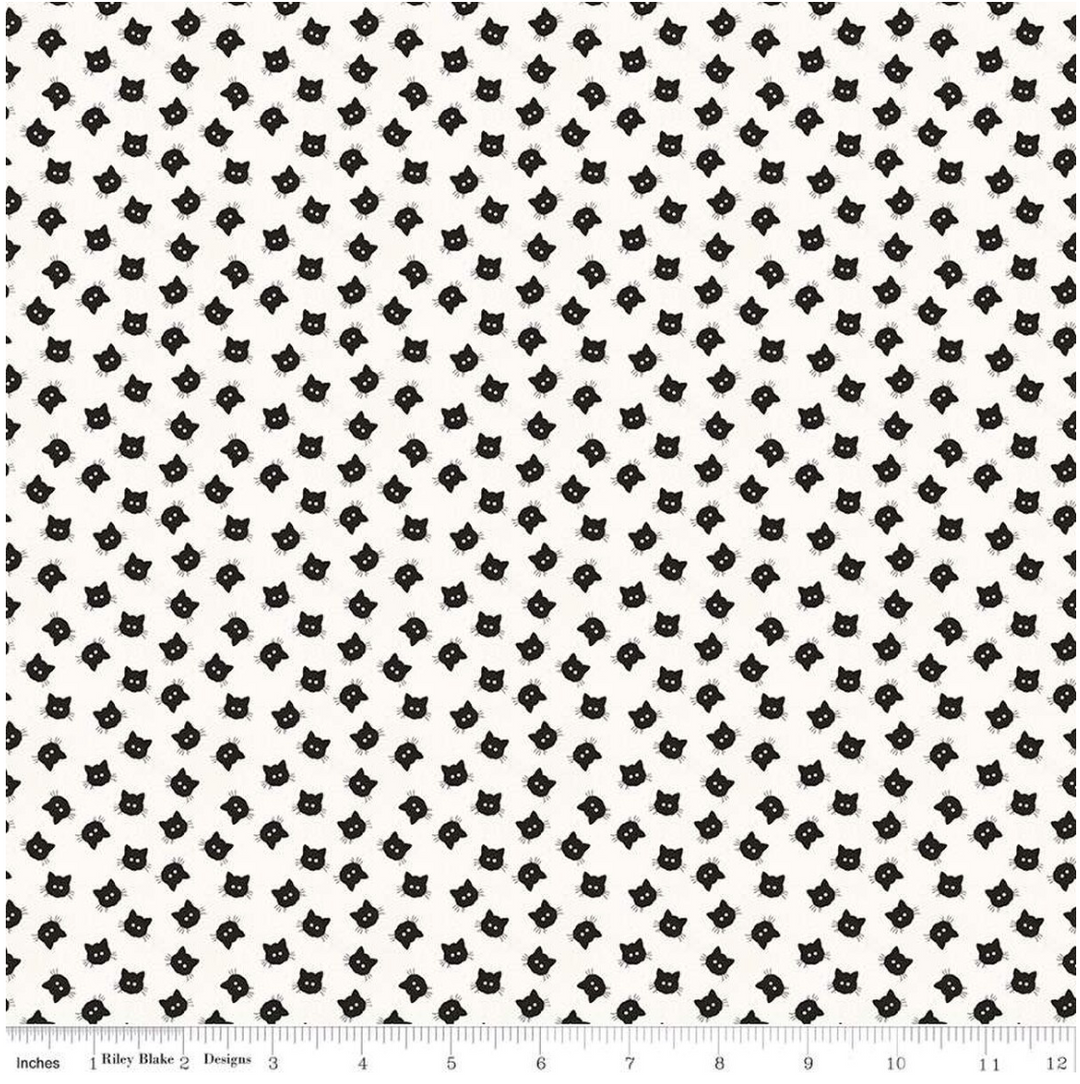 Costume Maker's Act II - Scaredy Cat Buttons, White - C16008-WHITE